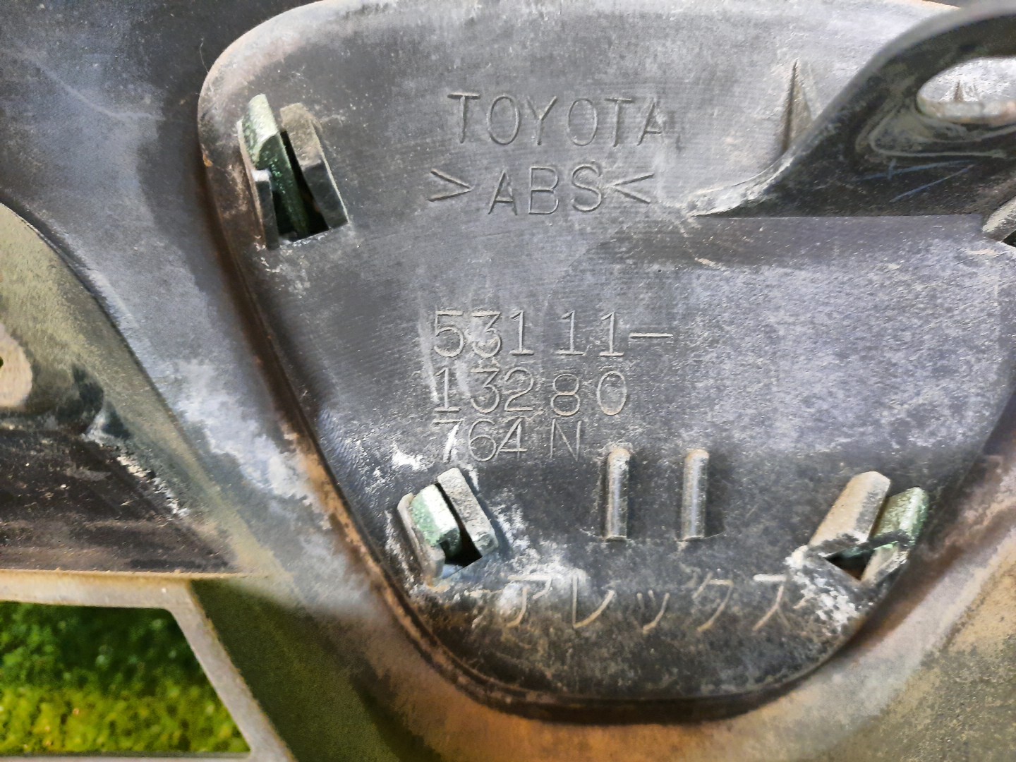 Решетка радиатора TOYOTA ALLEX, COROLLA RUNX ZZE124, NZE121, ZZE122, ZZE123, NZE124 53111-13280 3 ракурс