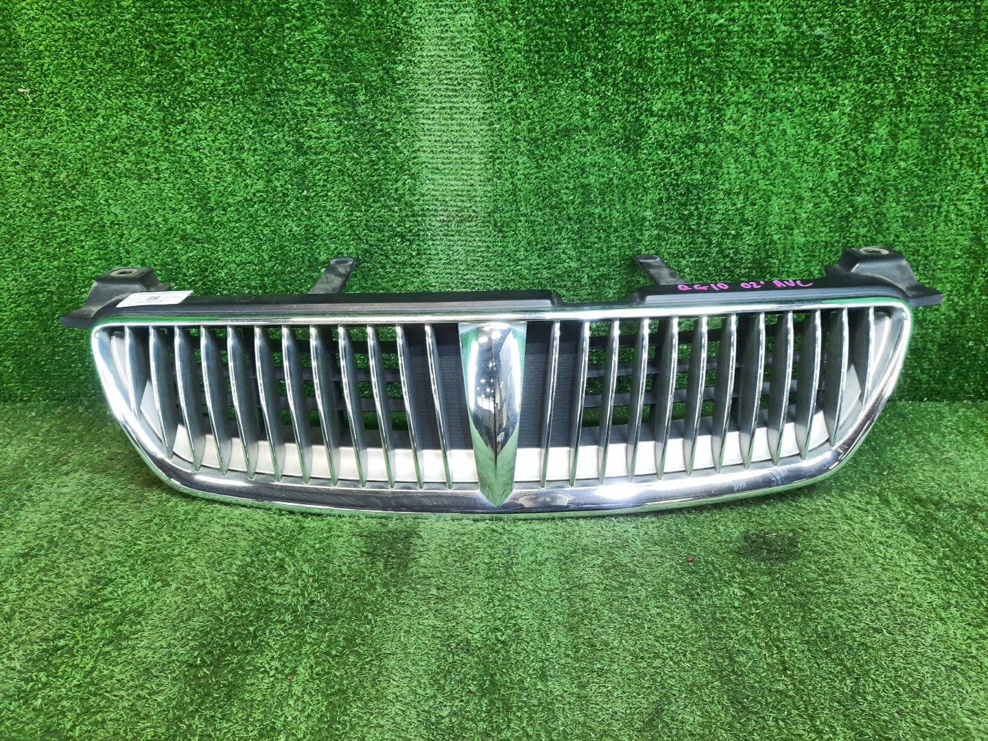 Решетка радиатора NISSAN BLUEBIRD SYLPHY G10, QG10, FG10, TG10, QNG10 62310-8M400 1 ракурс