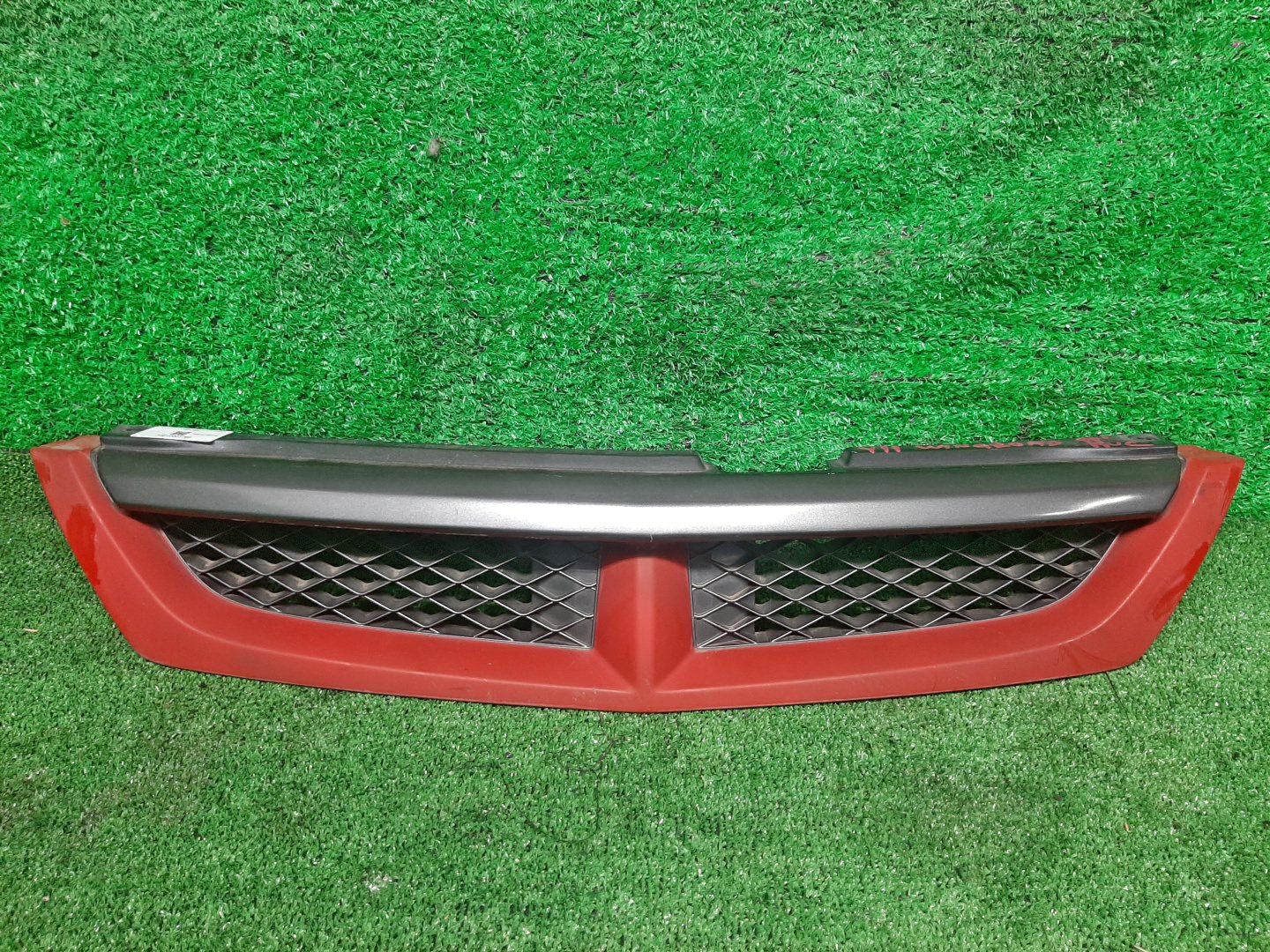 Решетка радиатора NISSAN WINGROAD Y11 62312-WD400 1 ракурс
