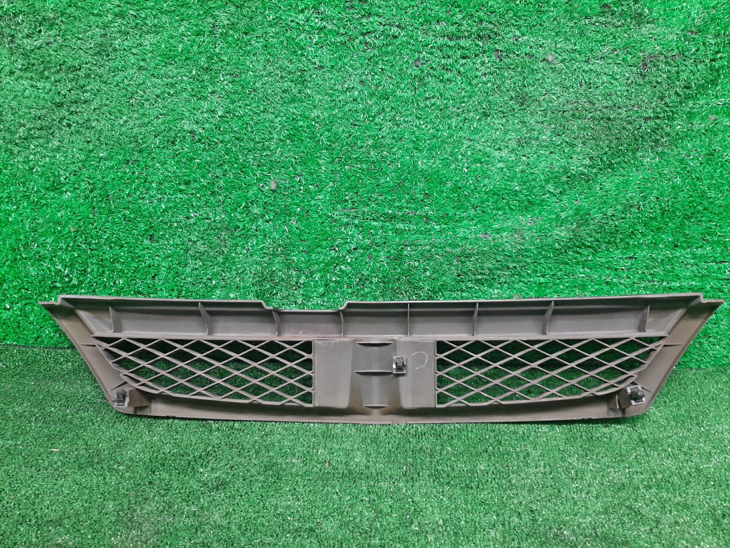 Решетка радиатора NISSAN WINGROAD Y11 62312-WD400 2 ракурс