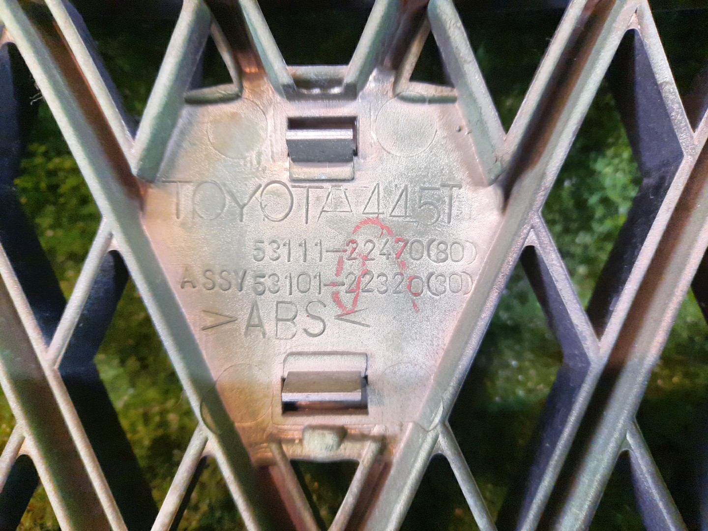 Решетка радиатора TOYOTA CHASER GX90, JZX90, SX90, JZX91, JZX93, LX90 53111-22470 3 ракурс