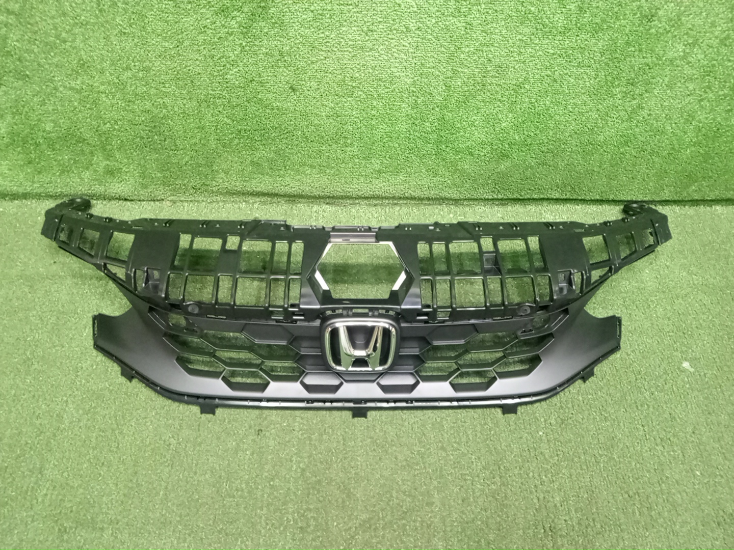 Решетка радиатора HONDA CIVIC FL1 71200-T43-A51 1 ракурс