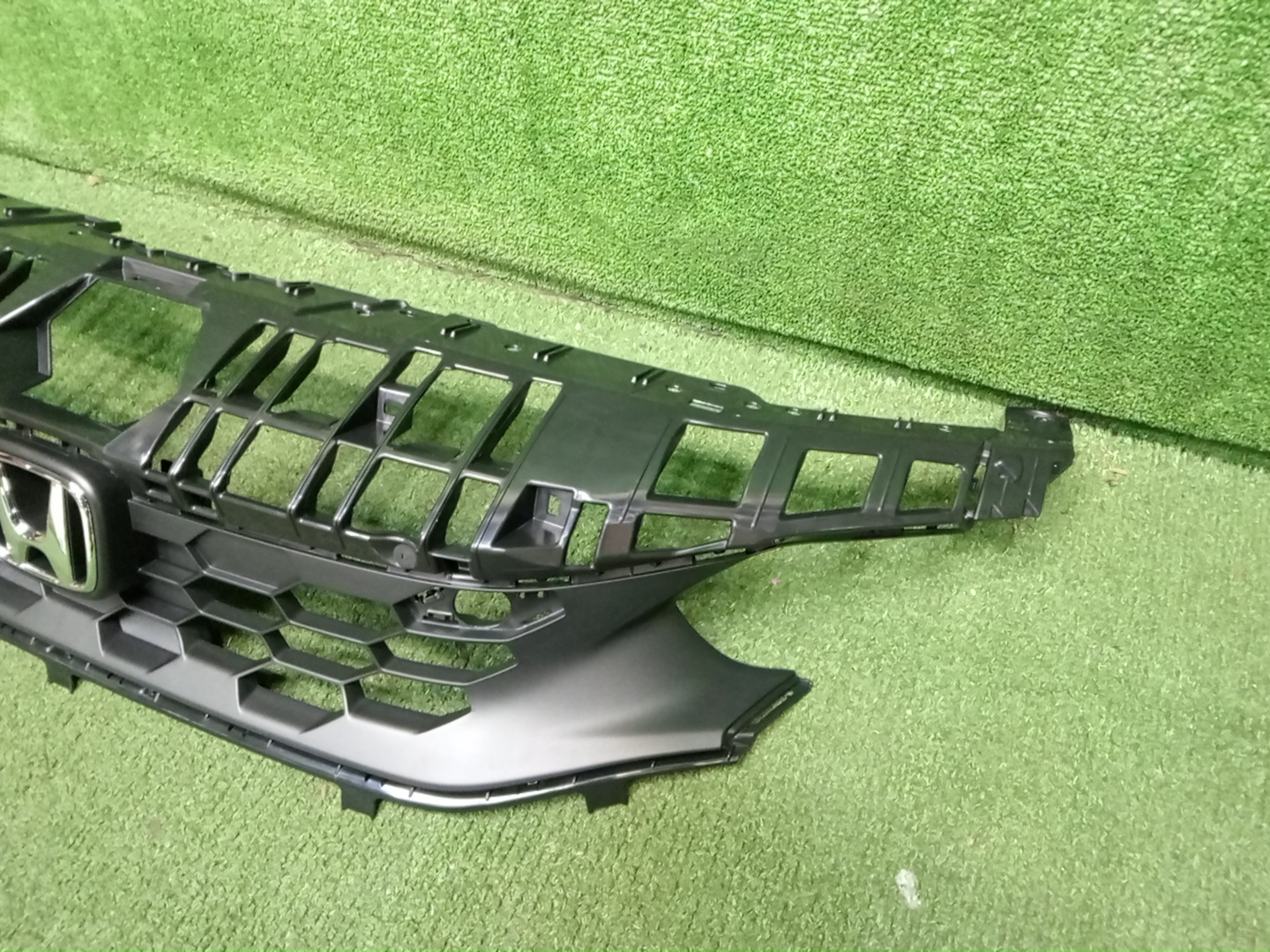 Решетка радиатора HONDA CIVIC FL1 71200-T43-A51 3 ракурс