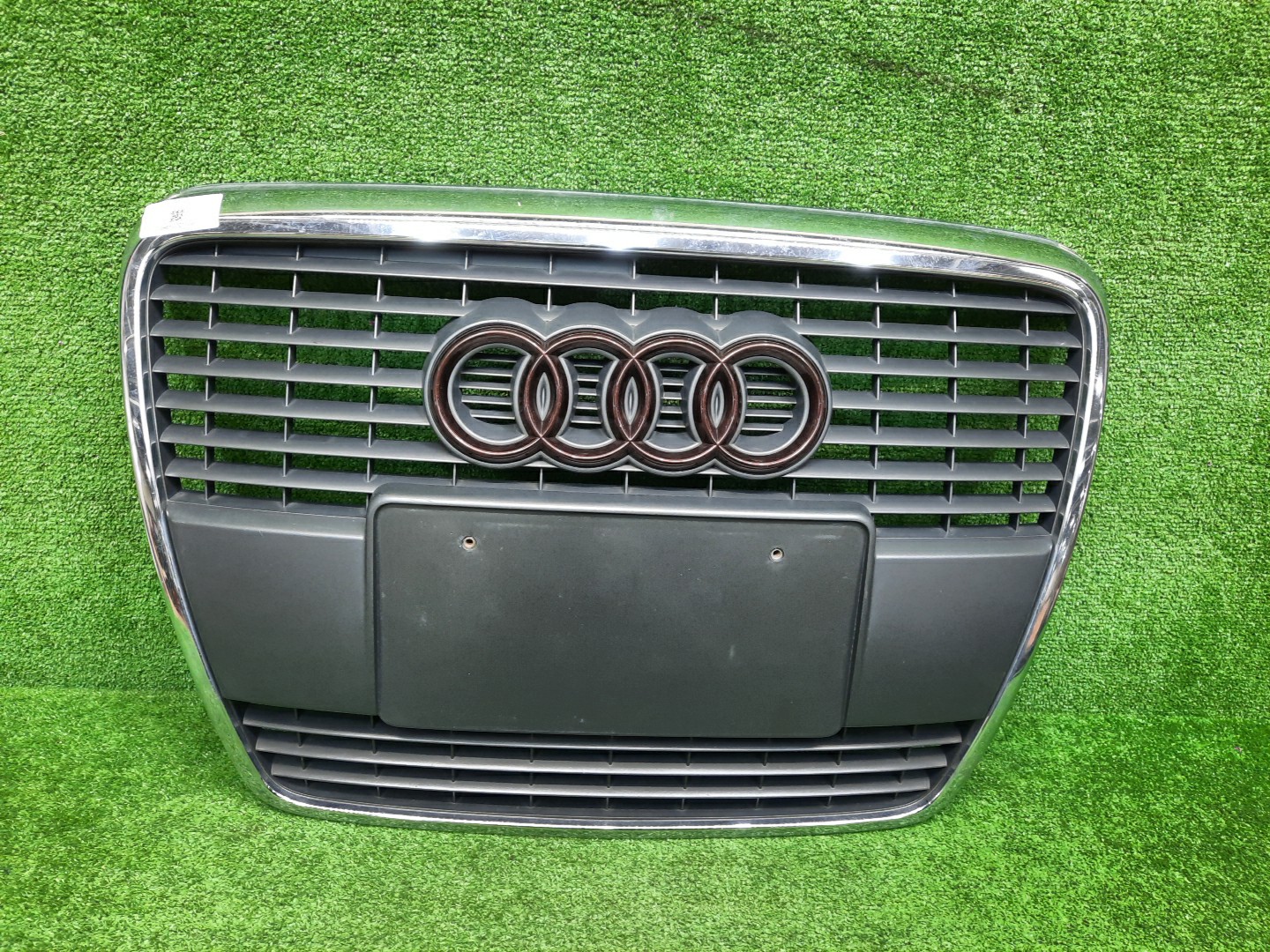 Решетка радиатора AUDI A6 4F2 4F0853651 1 ракурс