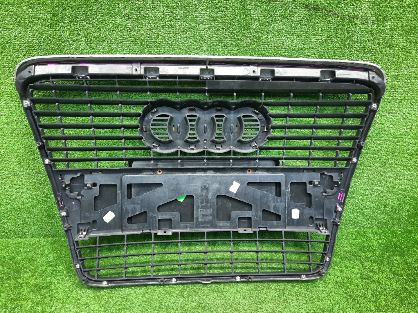Решетка радиатора AUDI A6 4F2 4F0853651 2 ракурс