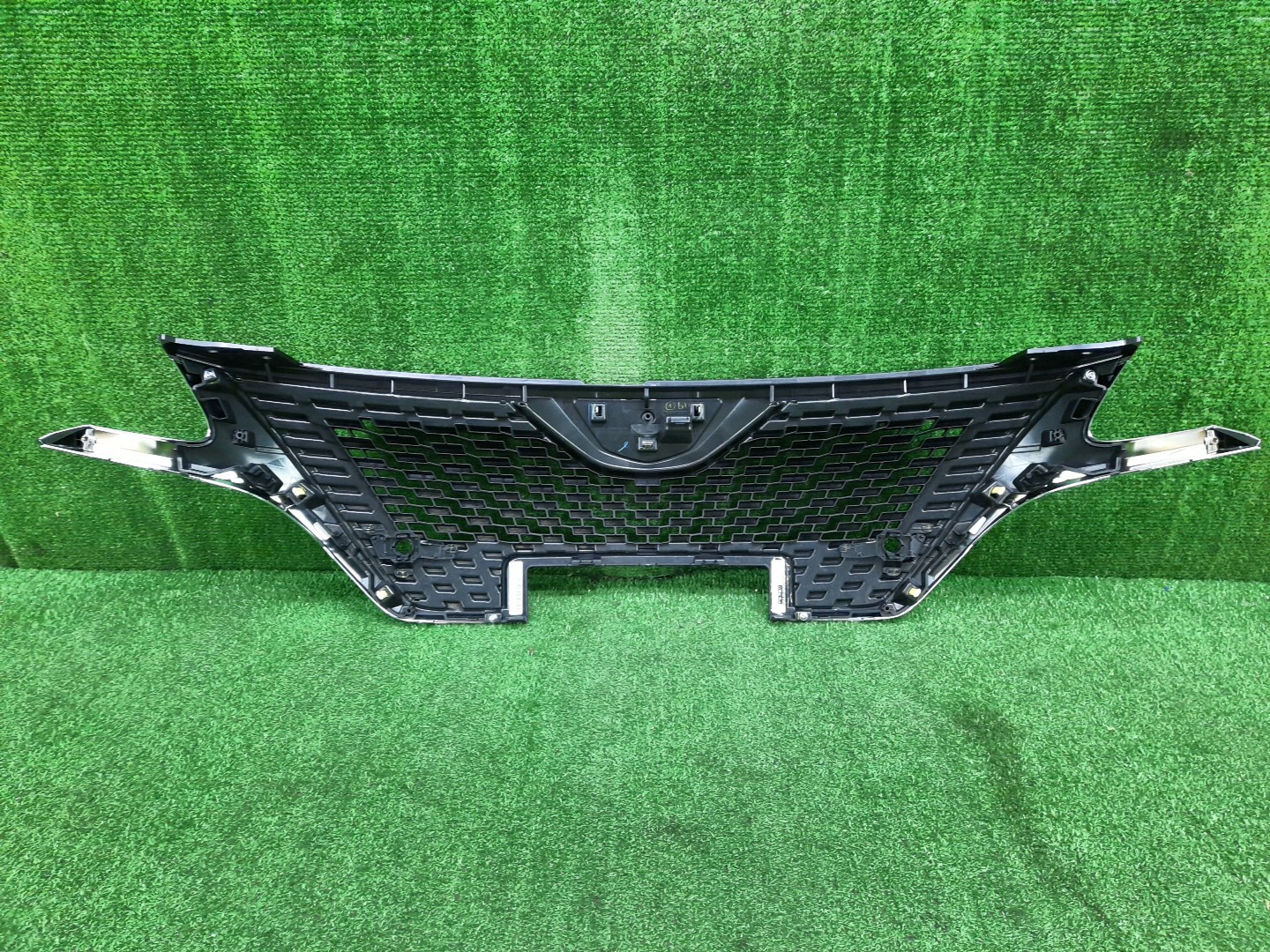 Решетка радиатора TOYOTA ALLION ZRT265, ZRT260, NZT260, ZRT261 53101-20790 2 ракурс