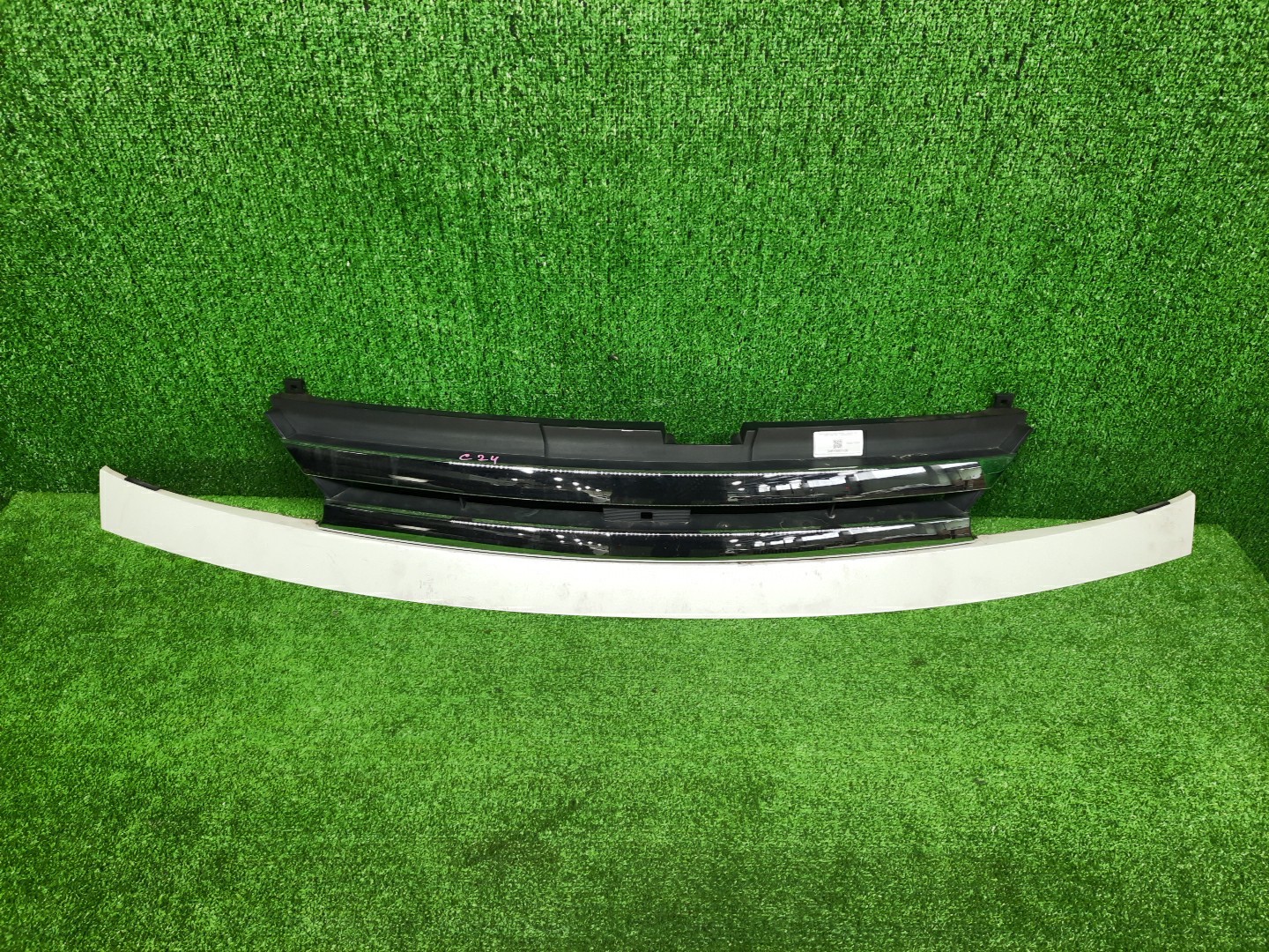 Решетка радиатора NISSAN SERENA TNC24, TC24, RC24, PC24, PNC24, VC24, VNC24 62320-1A201 1 ракурс Решетка радиатора NISSAN SERENA TNC24, TC24, RC24, PC24, PNC24, VC24, VNC24 62320-1A201 1 ракурс