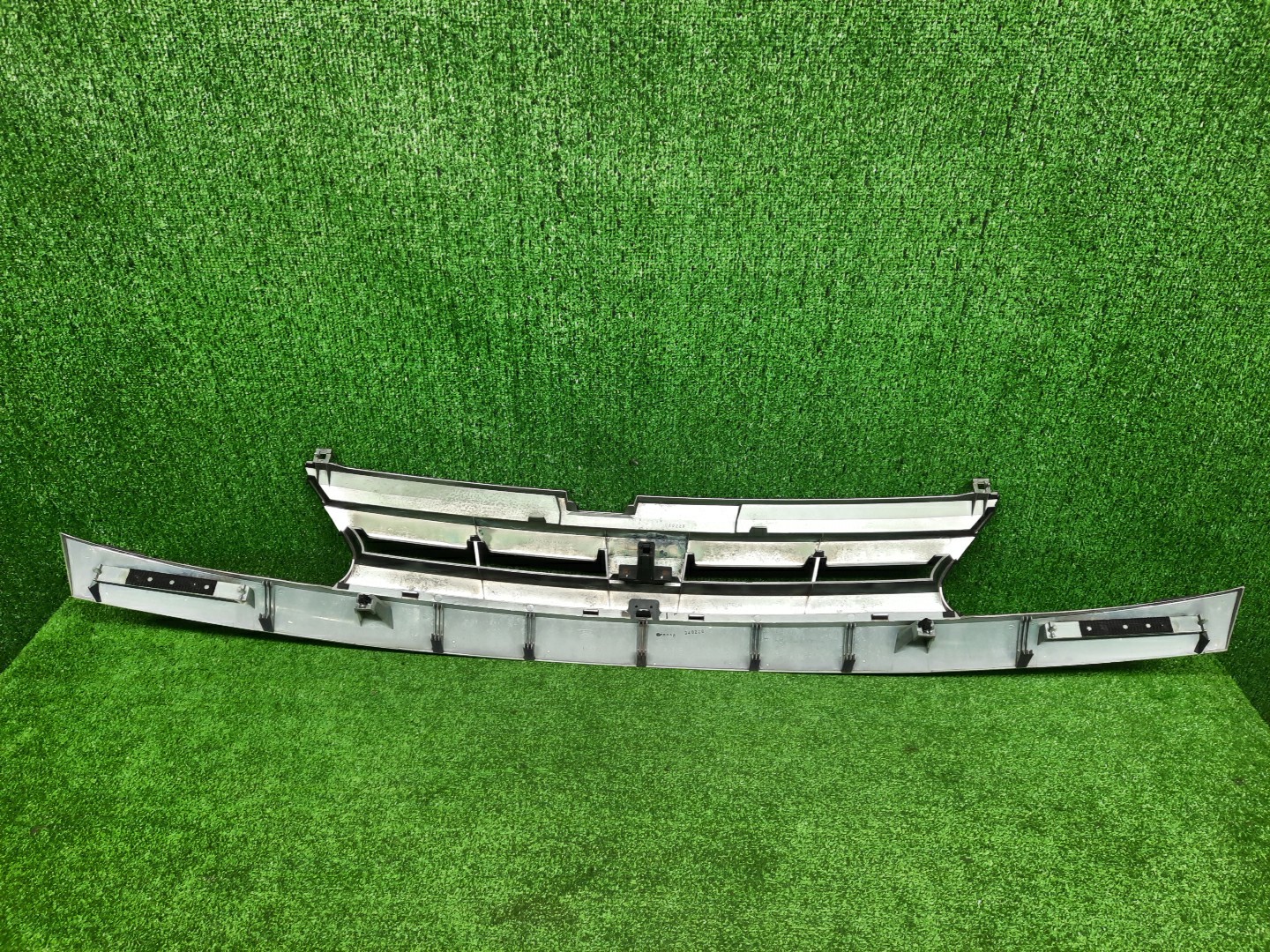 Решетка радиатора NISSAN SERENA TNC24, TC24, RC24, PC24, PNC24, VC24, VNC24 62320-1A201 2 ракурс Решетка радиатора NISSAN SERENA TNC24, TC24, RC24, PC24, PNC24, VC24, VNC24 62320-1A201 2 ракурс