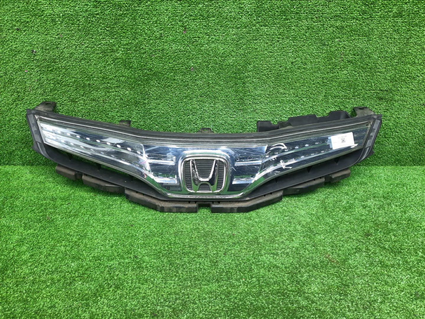 Решетка радиатора HONDA FIT SHUTTLE GP2 71121-TF9-003 1 ракурс