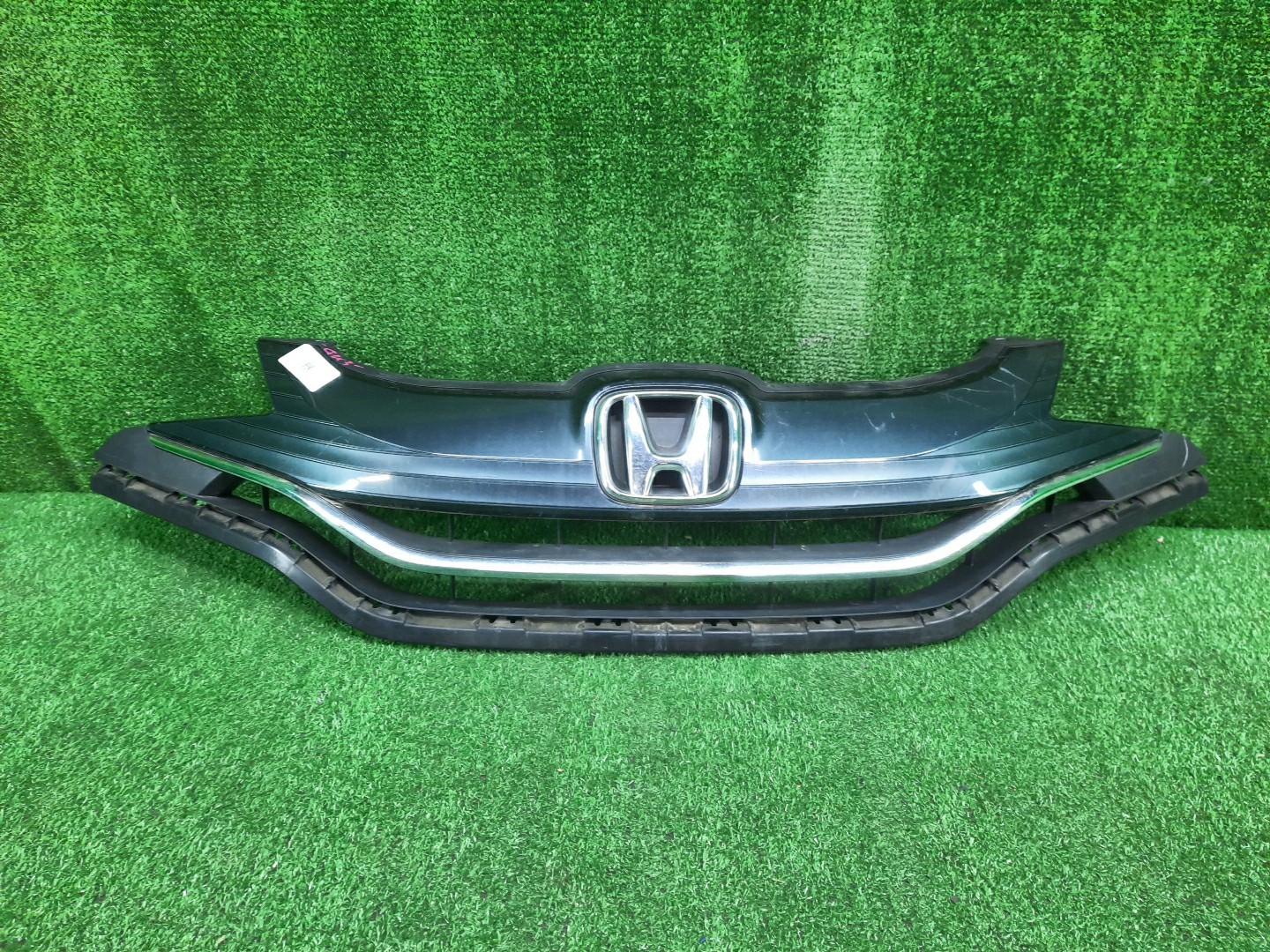 Решетка радиатора HONDA FIT GK6, GK3, GK5, GK4 71121-T5A-901-M1 1 ракурс