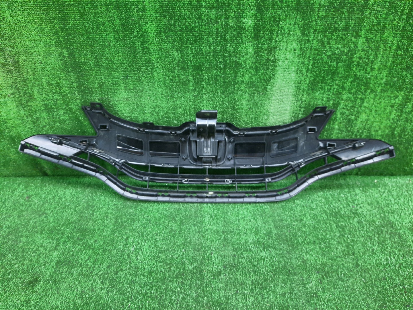 Решетка радиатора HONDA FIT GK6, GK3, GK5, GK4 71121-T5A-901-M1 2 ракурс