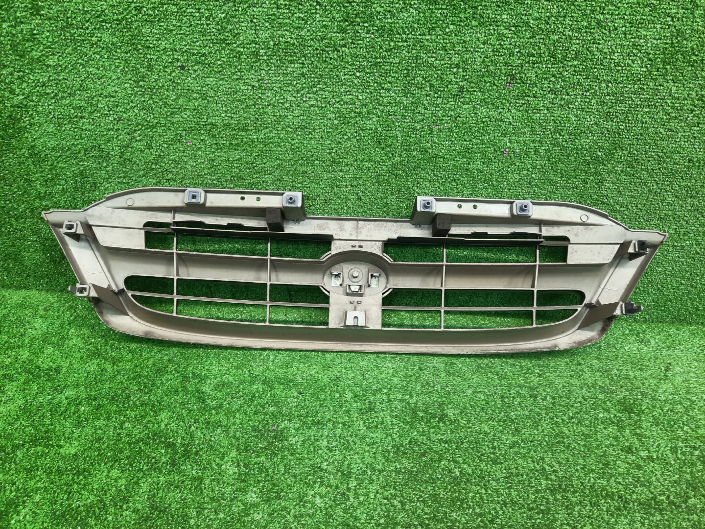 Решетка радиатора TOYOTA CAMI J100E, J102E, J122E 53111-87415 2 ракурс