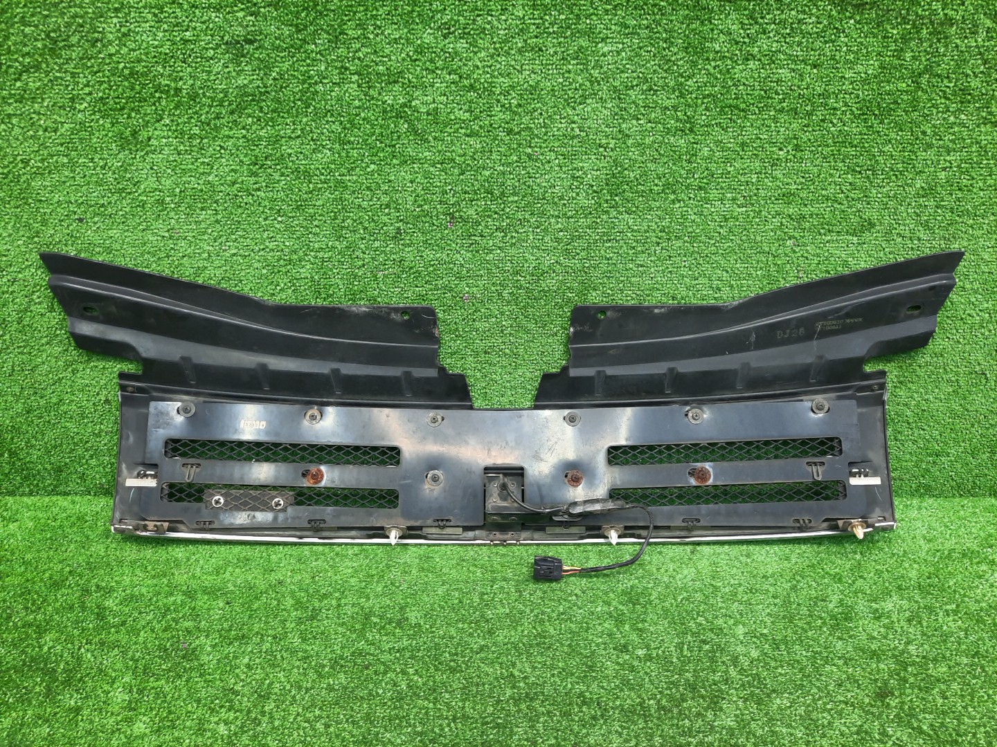 Решетка радиатора MITSUBISHI DELICA D5 CV1W, CV2W, CV4W, CV5W RT100410 2 ракурс