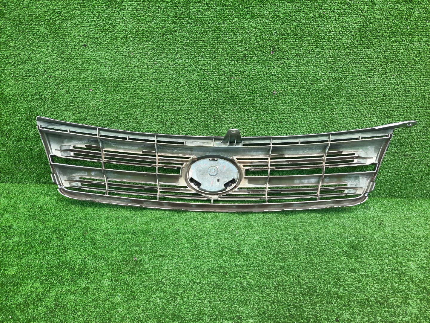 Решетка радиатора TOYOTA COROLLA FIELDER NZE141G 53101-12A20 4 ракурс