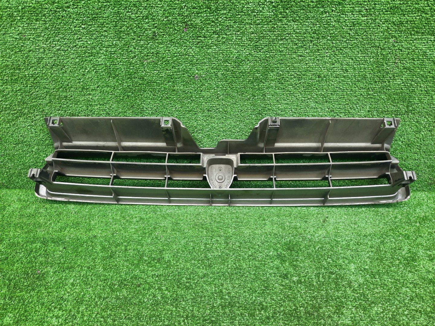 Решетка радиатора SUBARU LEGACY BGB, BG5, BG9, BG3, BG4, BG7 4 ракурс
