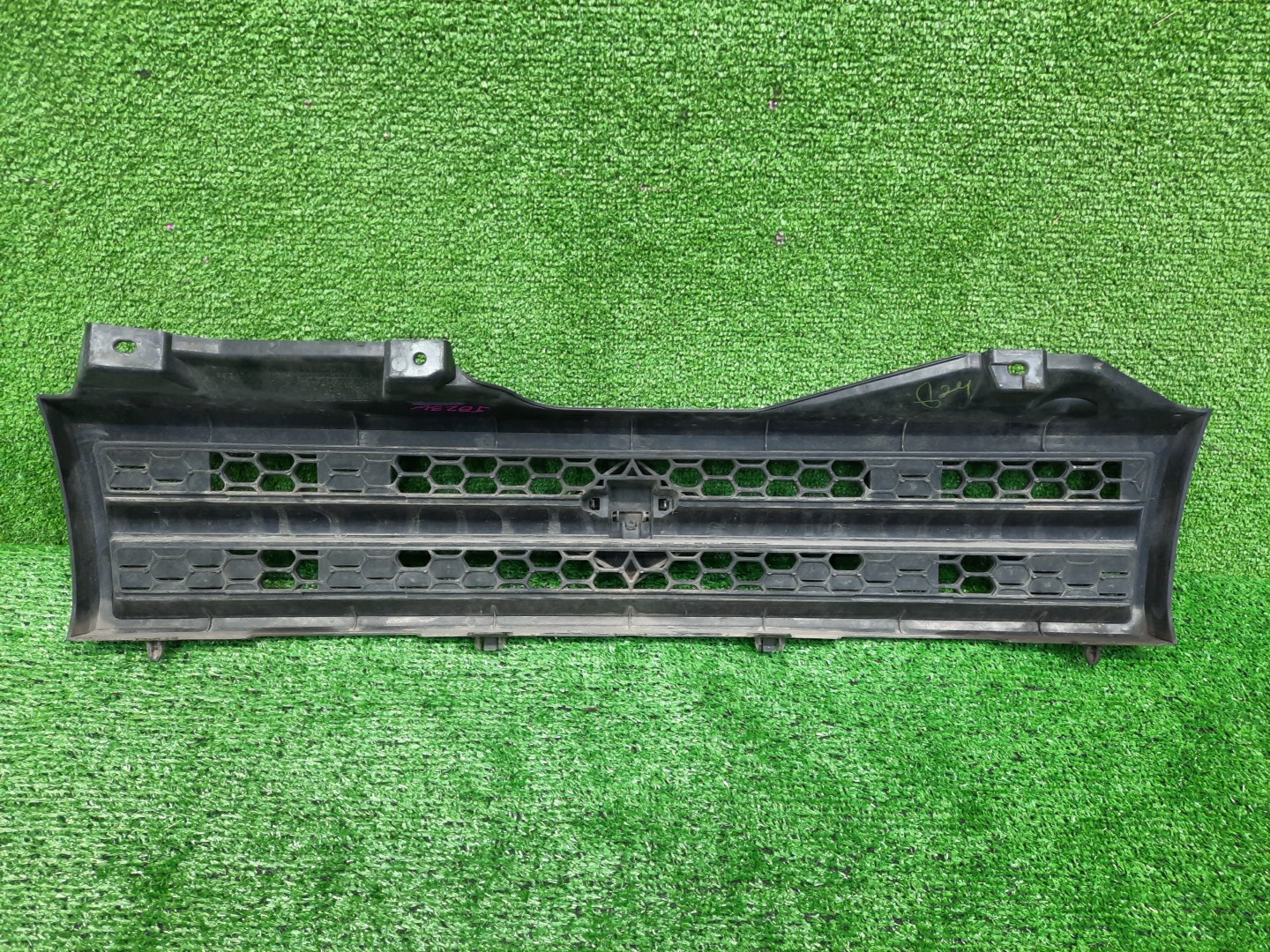 Решетка радиатора SUZUKI JIMNY SIERRA, JIMNY WIDE, JIMNY JB43W, JB33W, JB23W 72111-76J0 2 ракурс