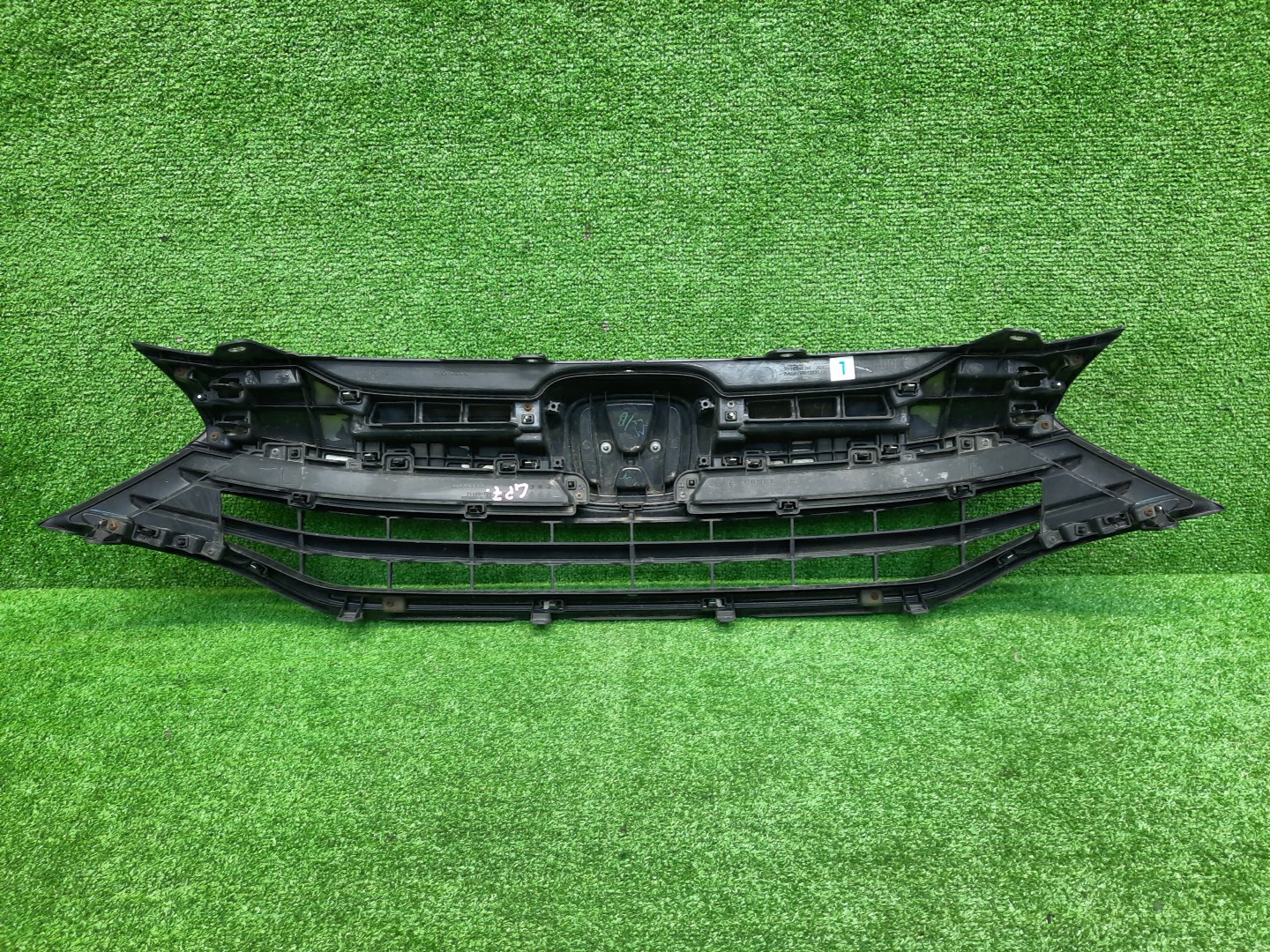 Решетка радиатора HONDA SHUTTLE GP7, GP8, GK8, GK9 71121-TD4-J01 2 ракурс