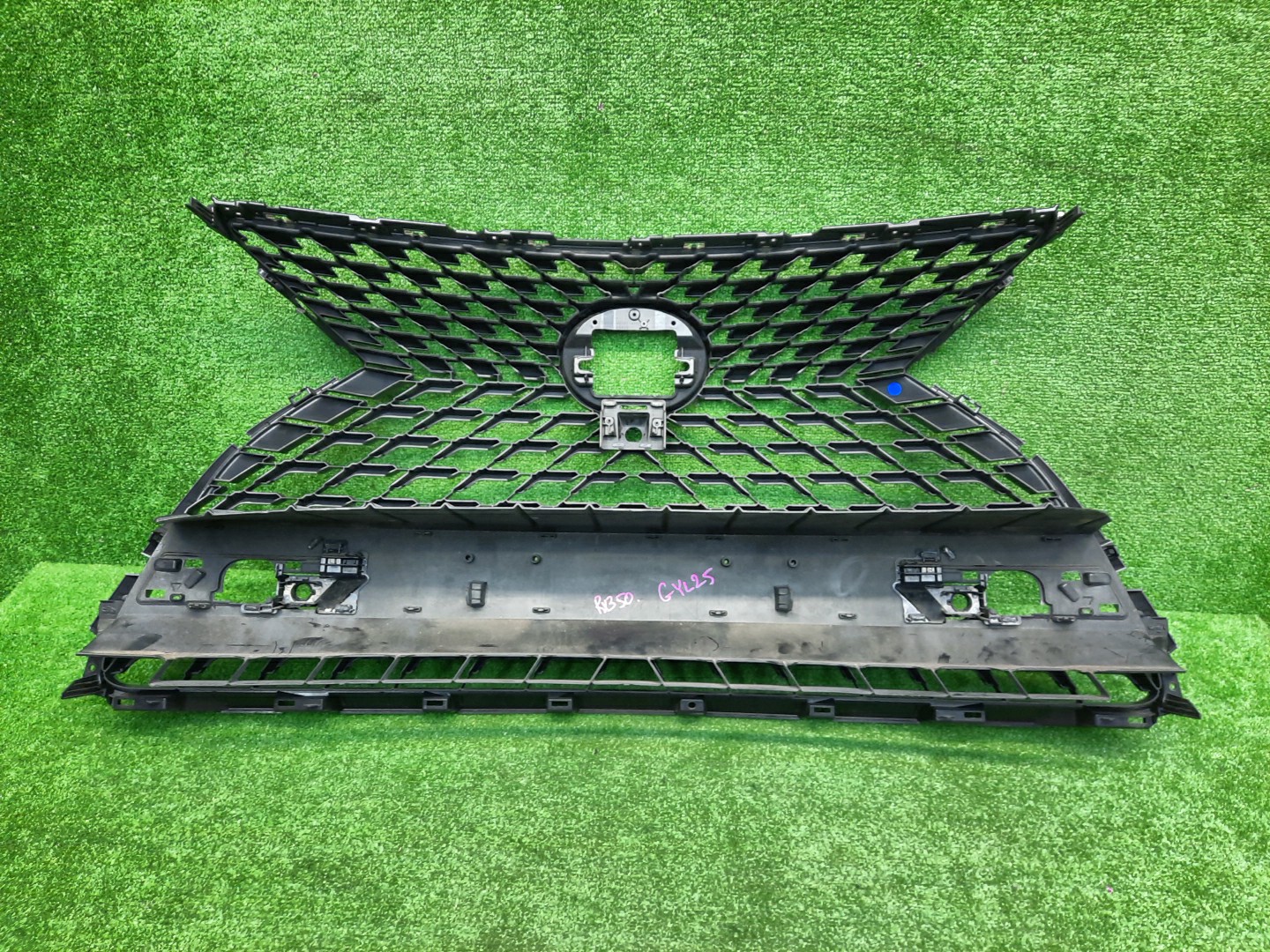 Решетка радиатора LEXUS RX450H GYL25W 53111-48420 3 ракурс