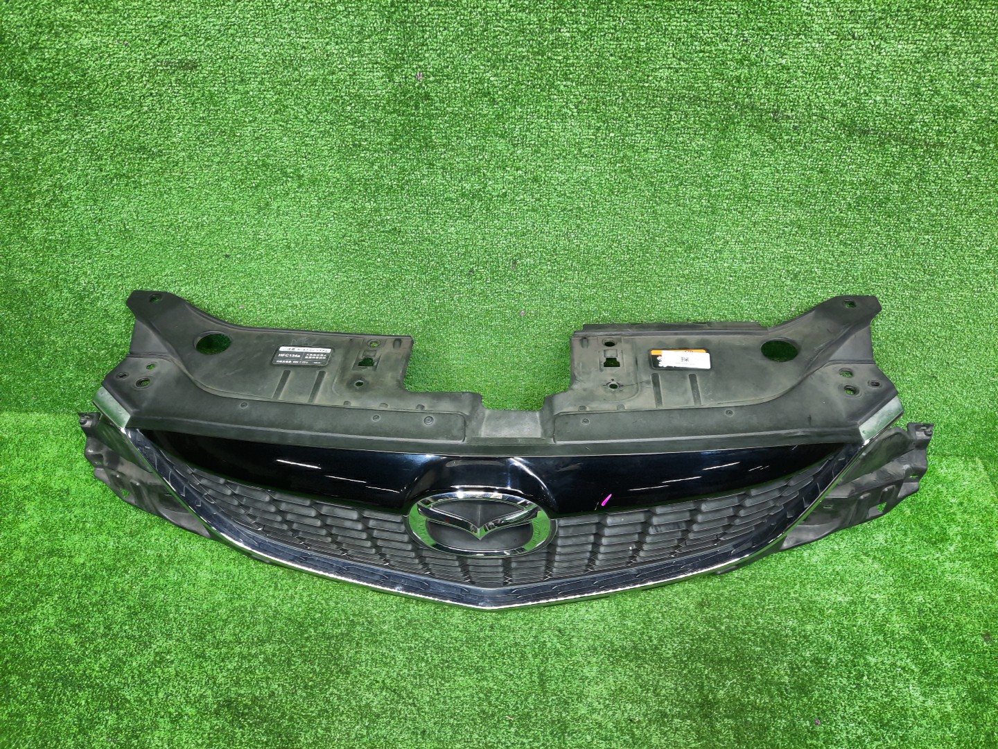 Решетка радиатора MAZDA CX-5 KE5AW, KE5FW, KEEAW, KEEFW, KE2AW, KE2FW KD45-50712 3 ракурс