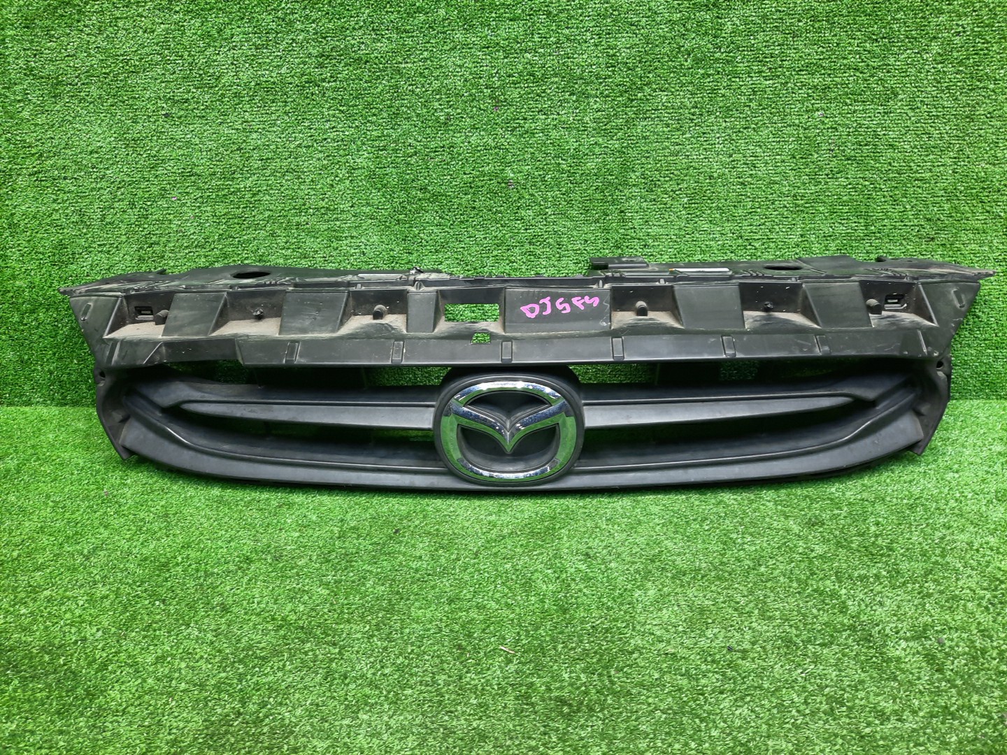 Решетка радиатора MAZDA DEMIO DJ5AS, DJ3FS, DJ3AS, DJLFS, DJ5FS, DJLAS D09H-50717 1 ракурс