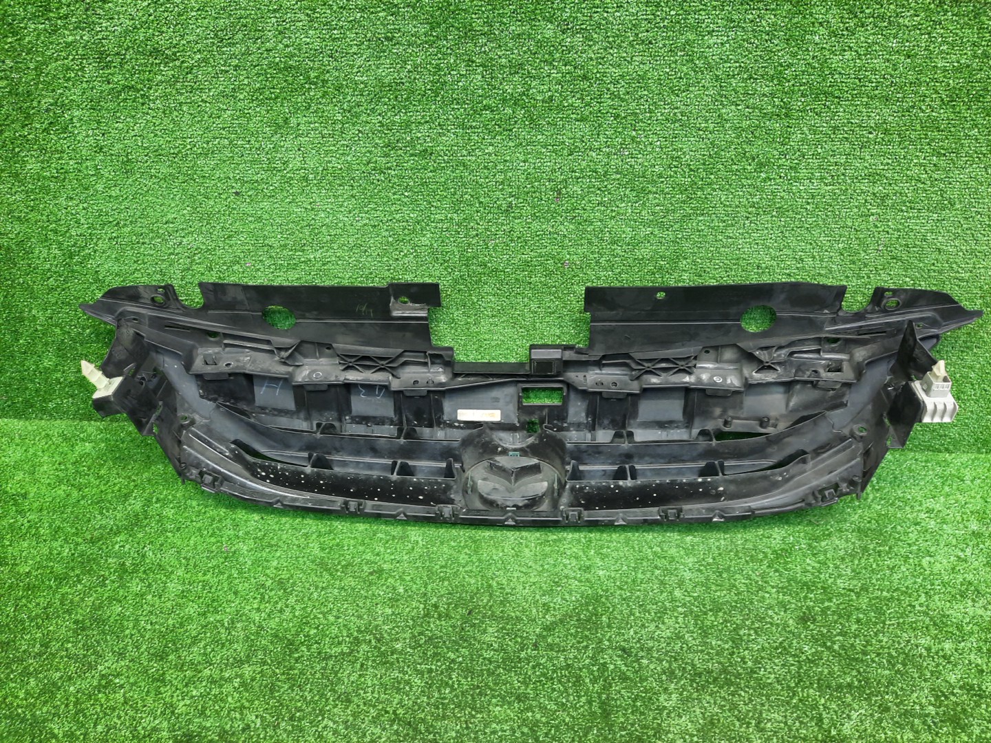 Решетка радиатора MAZDA DEMIO DJ5AS, DJ3FS, DJ3AS, DJLFS, DJ5FS, DJLAS D09H-50717 3 ракурс
