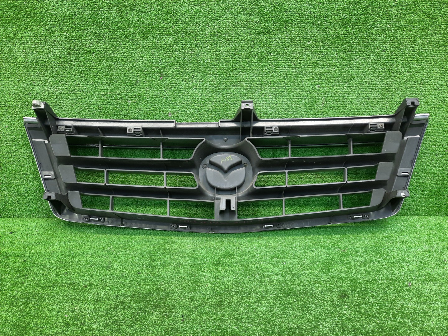 Решетка радиатора MAZDA BONGO FRIENDEE SGLR 551P50712 2 ракурс