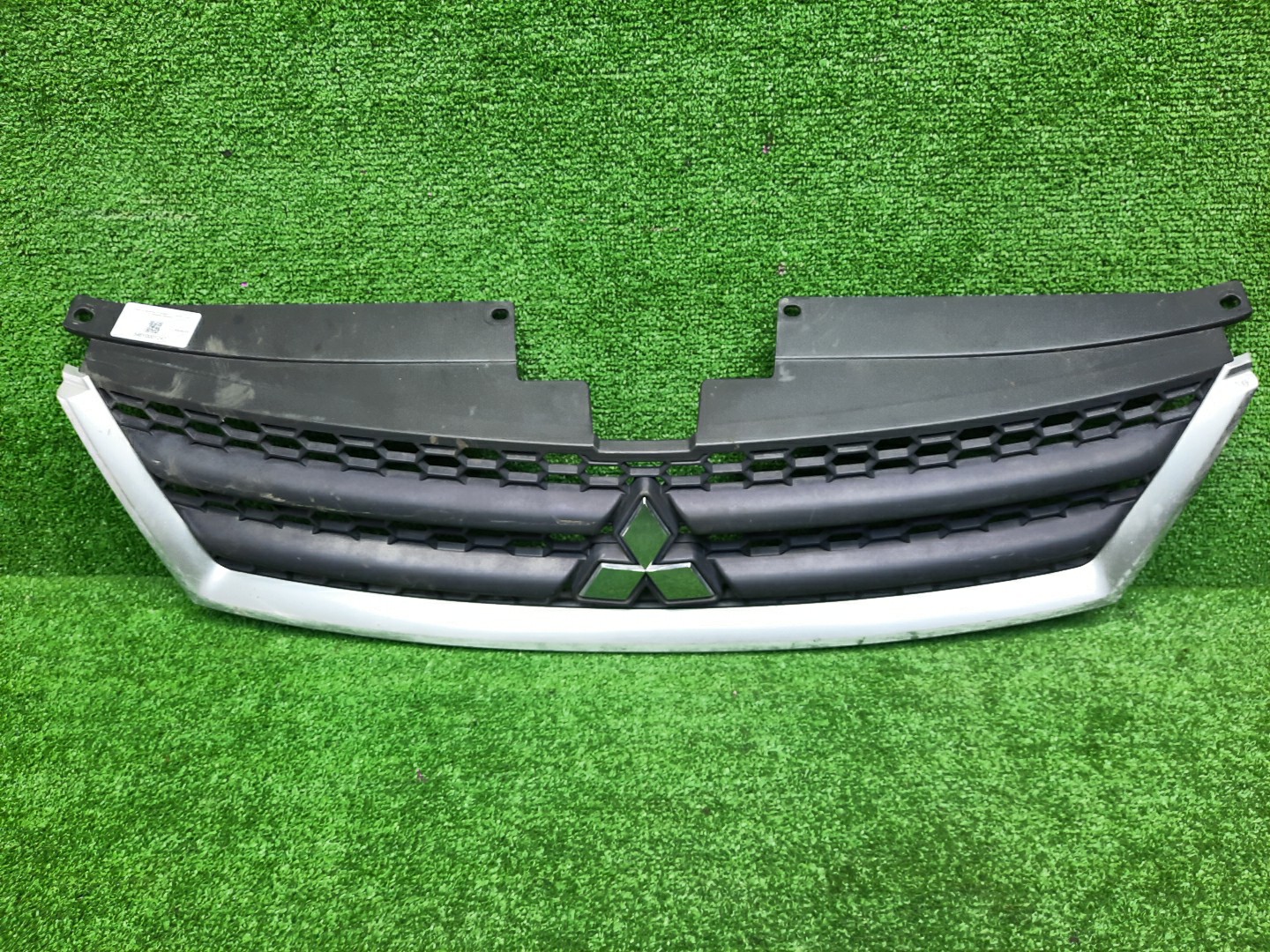 Решетка радиатора MITSUBISHI OUTLANDER CW4W, CW6W, CW5W 7450A035 1 ракурс