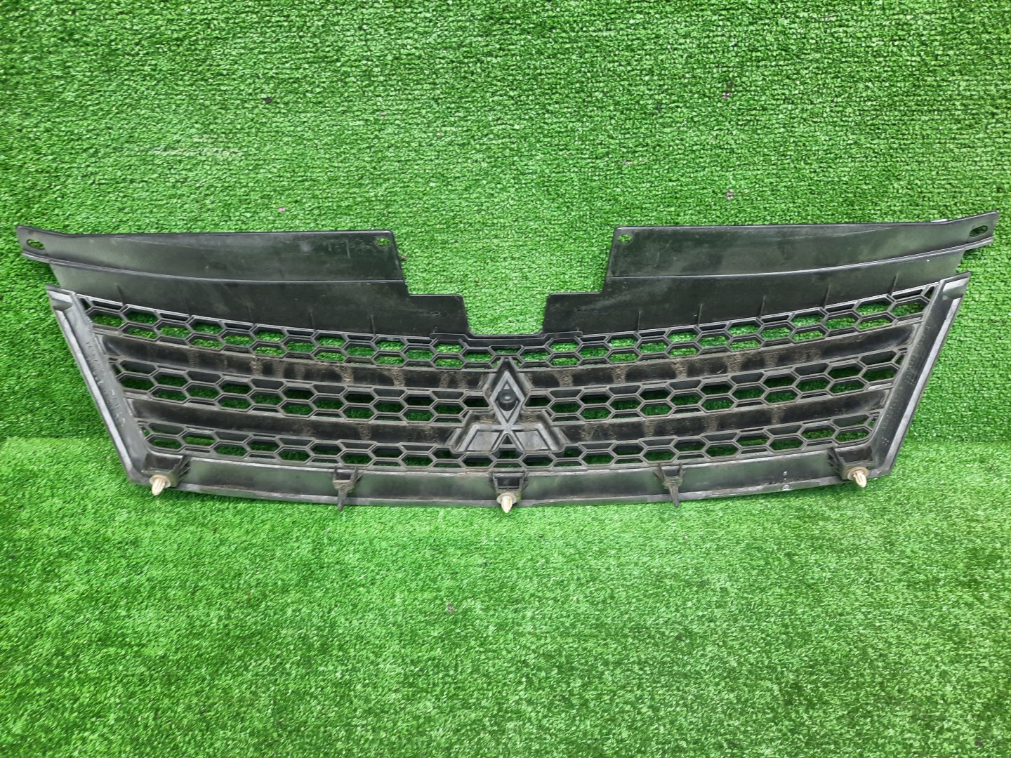 Решетка радиатора MITSUBISHI OUTLANDER CW4W, CW6W, CW5W 7450A035 2 ракурс