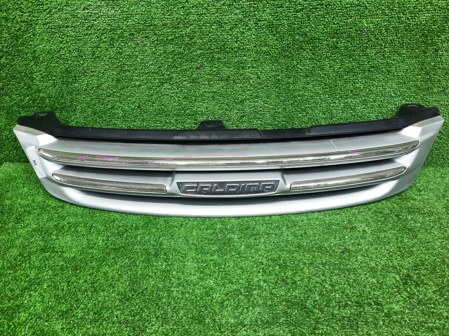 Решетка радиатора TOYOTA CALDINA ST215W, ST210G, ST215G, CT216, ST210, AT211, ST215, CT216G, AT211G 53100-21010 3 ракурс