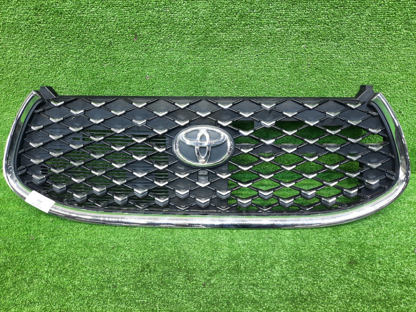 Решетка радиатора TOYOTA PIXIS JOY LA250A 53101-B2570 1 ракурс