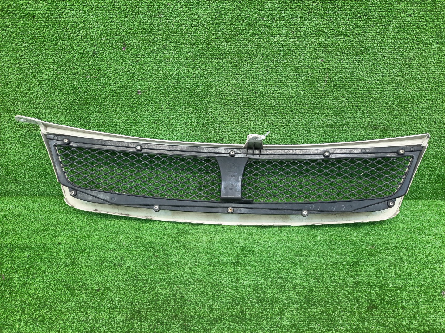 Решетка радиатора TOYOTA COROLLA FIELDER ZRE142G 08423-12080 3 ракурс
