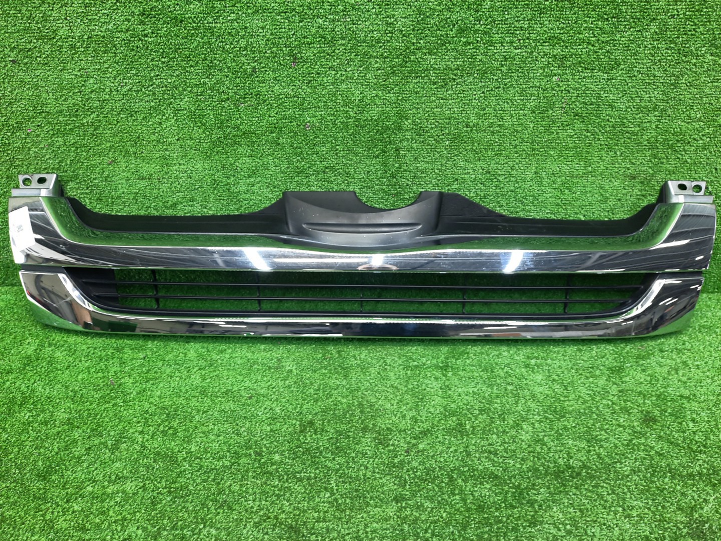 Решетка радиатора TOYOTA HIACE TRH200, KDH206, KDH200 53100-26310 1 ракурс
