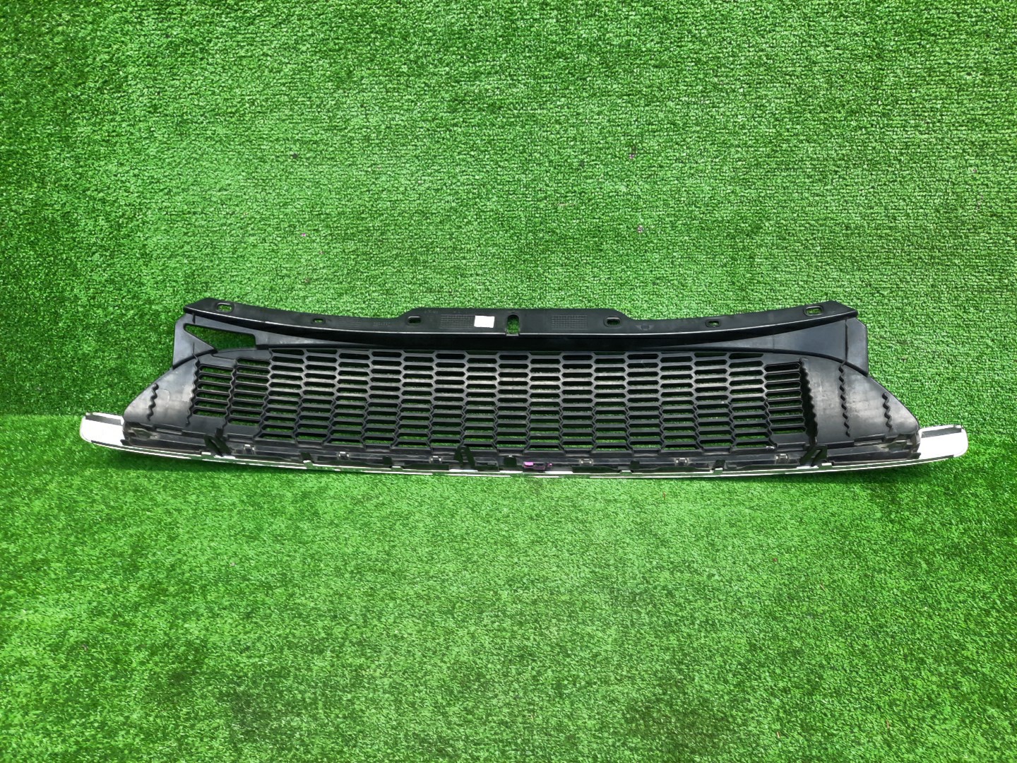 Решетка радиатора MINI HATCH R56 2751290 2 ракурс