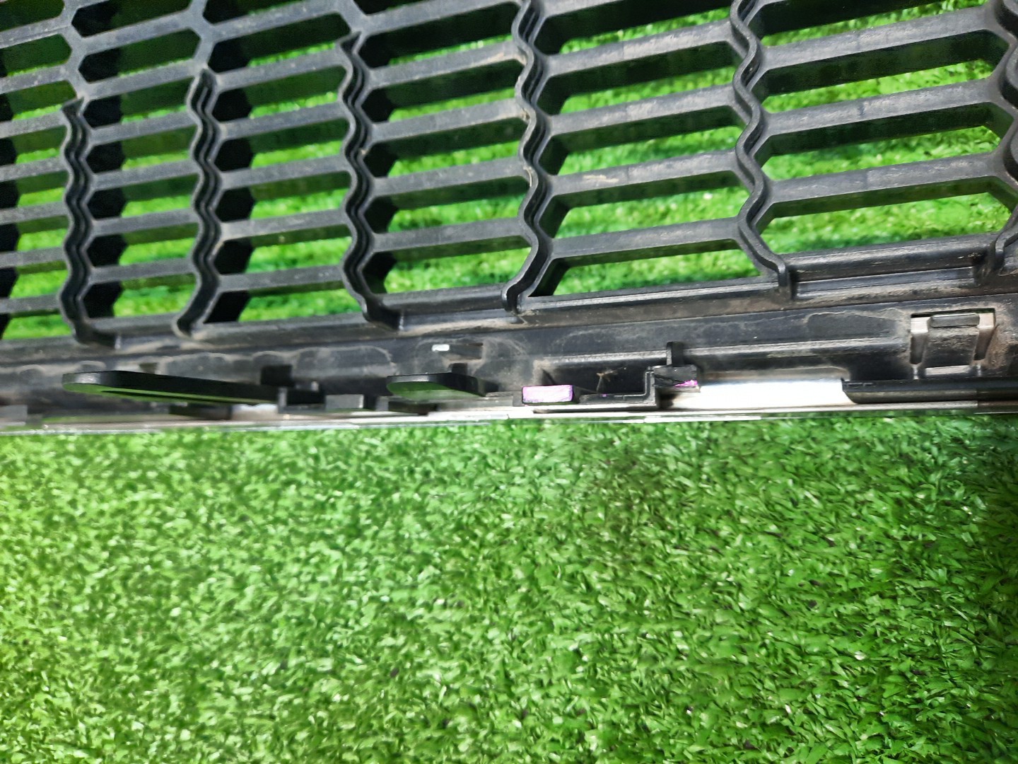 Решетка радиатора MINI HATCH R56 2751290 3 ракурс