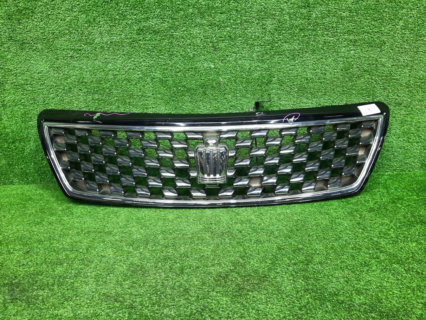 Решетка радиатора TOYOTA CROWN GRS200 53100-30490 1 ракурс