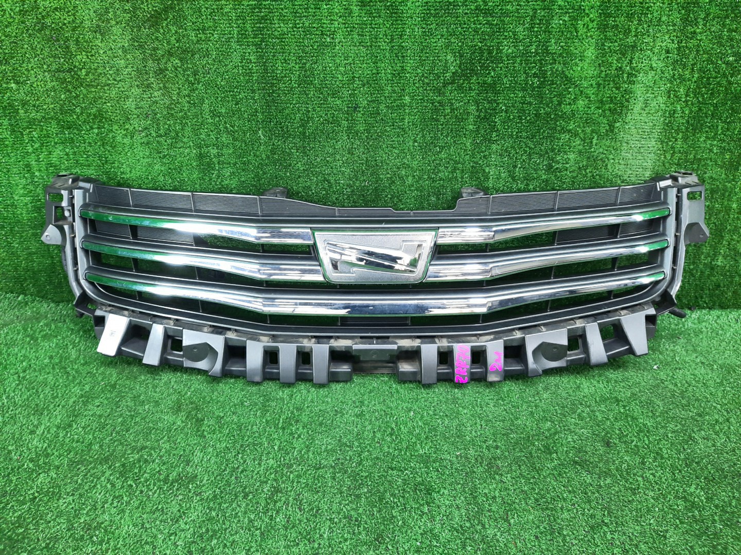 Решетка радиатора TOYOTA NOAH ZRR75W, ZRR70W, ZRR75G, ZRR70G 53101-28530 1 ракурс