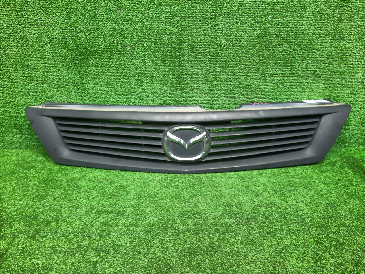 Решетка радиатора MAZDA FAMILIA, AD Y11 62311-WD260 1 ракурс