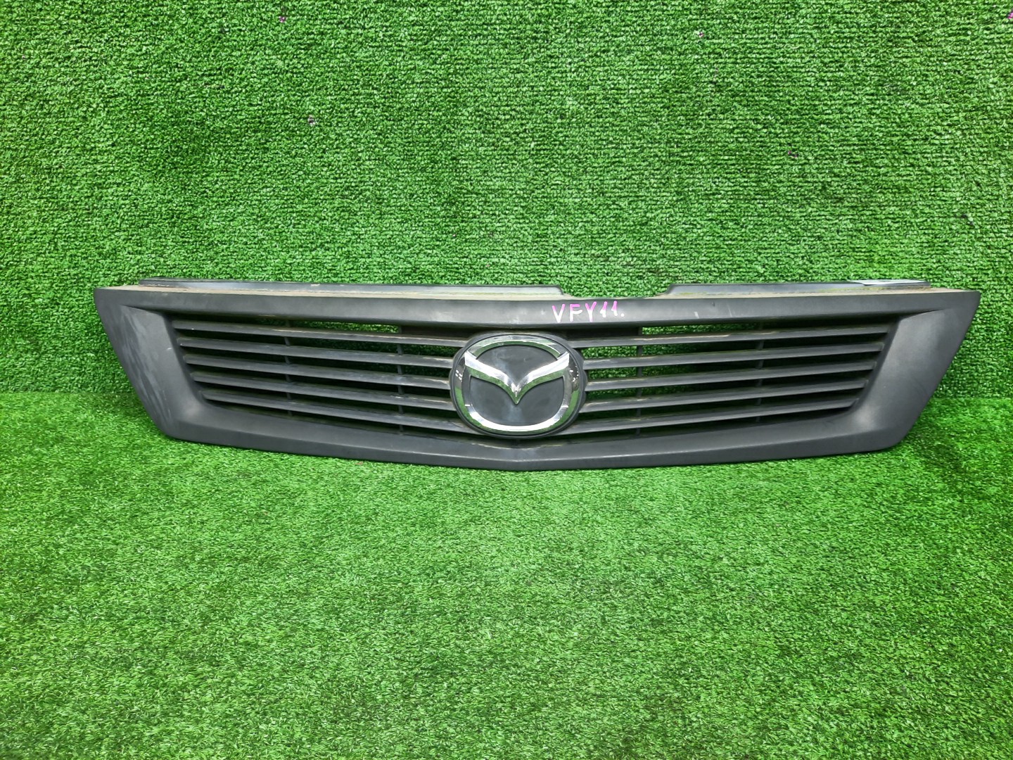 Решетка радиатора MAZDA FAMILIA, AD Y11 62311-WD260 1 ракурс