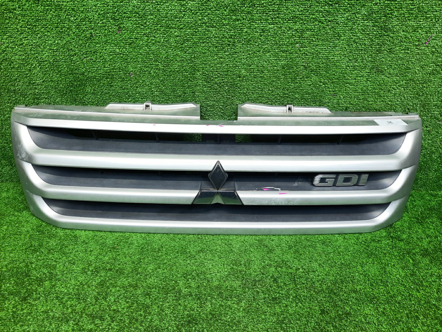 Решетка радиатора MITSUBISHI PAJERO IO H76W, H66W, H67W, H77W MR511943 1 ракурс Решетка радиатора MITSUBISHI PAJERO IO H76W, H66W, H67W, H77W MR511943 1 ракурс
