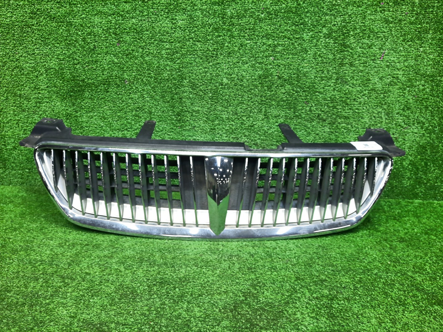 Решетка радиатора NISSAN BLUEBIRD SYLPHY G10, QG10, FG10, TG10, QNG10 62310-8M400 1 ракурс