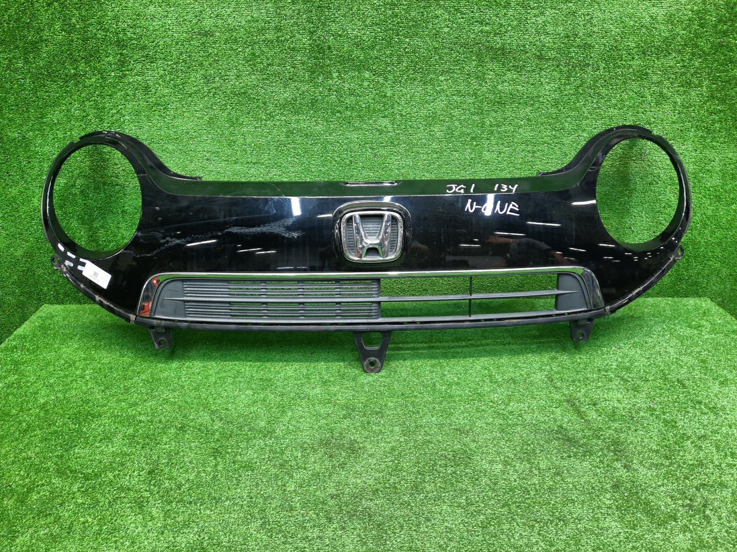 Решетка радиатора HONDA N-ONE JG1 71122-T4G-00 1 ракурс Решетка радиатора HONDA N-ONE JG1 71122-T4G-00 1 ракурс