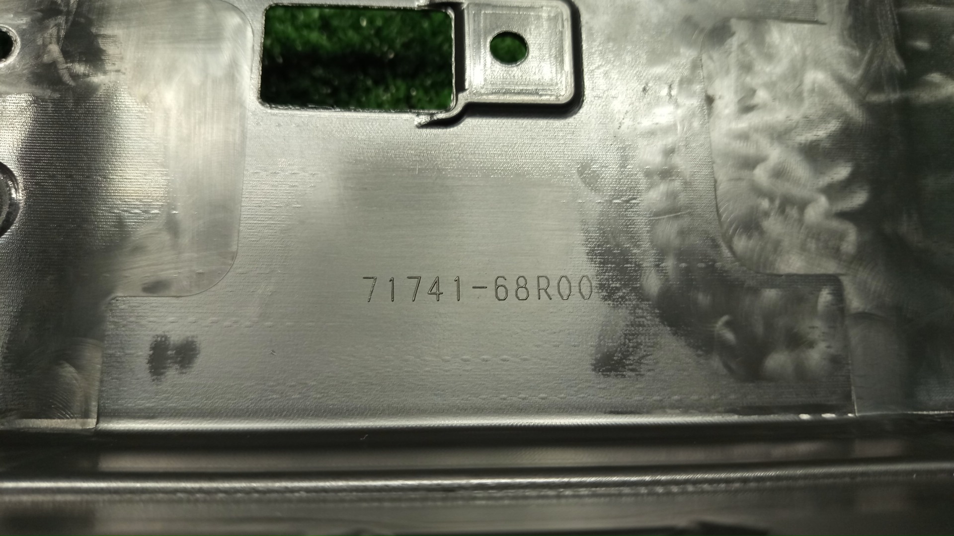Решетка радиатора SUZUKI SWIFT ZC33S 71741-68R00-5PK 3 ракурс