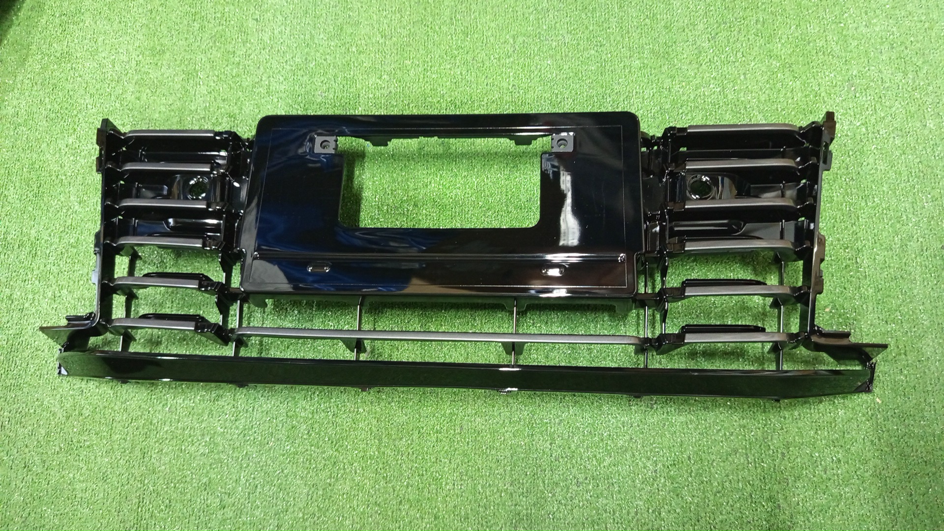 Решетка радиатора TOYOTA CROWN AWS210 53113-30430 1 ракурс