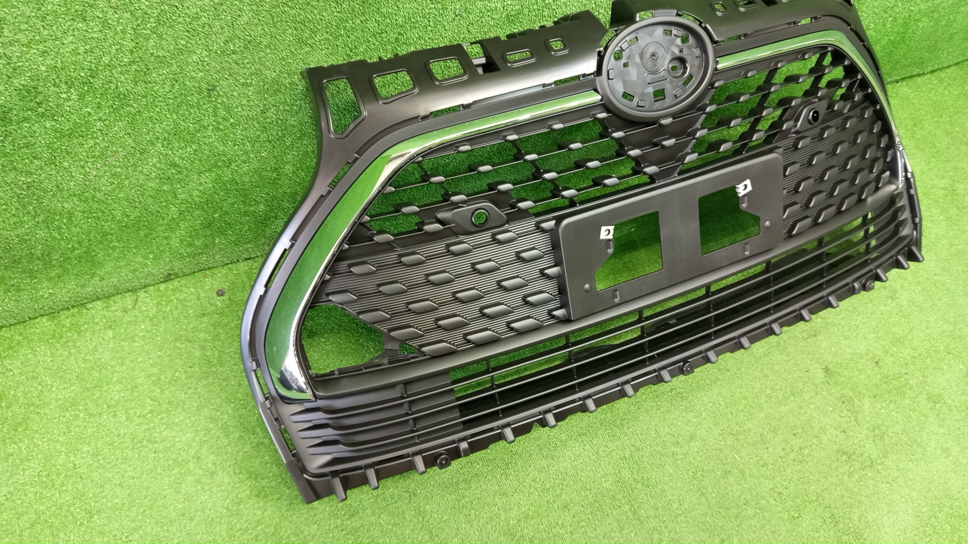 Решетка радиатора TOYOTA SIENTA NSP172G, NSP170G, NCP175G, NHP170G 53101-52690 2 ракурс Решетка радиатора TOYOTA SIENTA NSP172G, NSP170G, NCP175G, NHP170G 53101-52690 2 ракурс