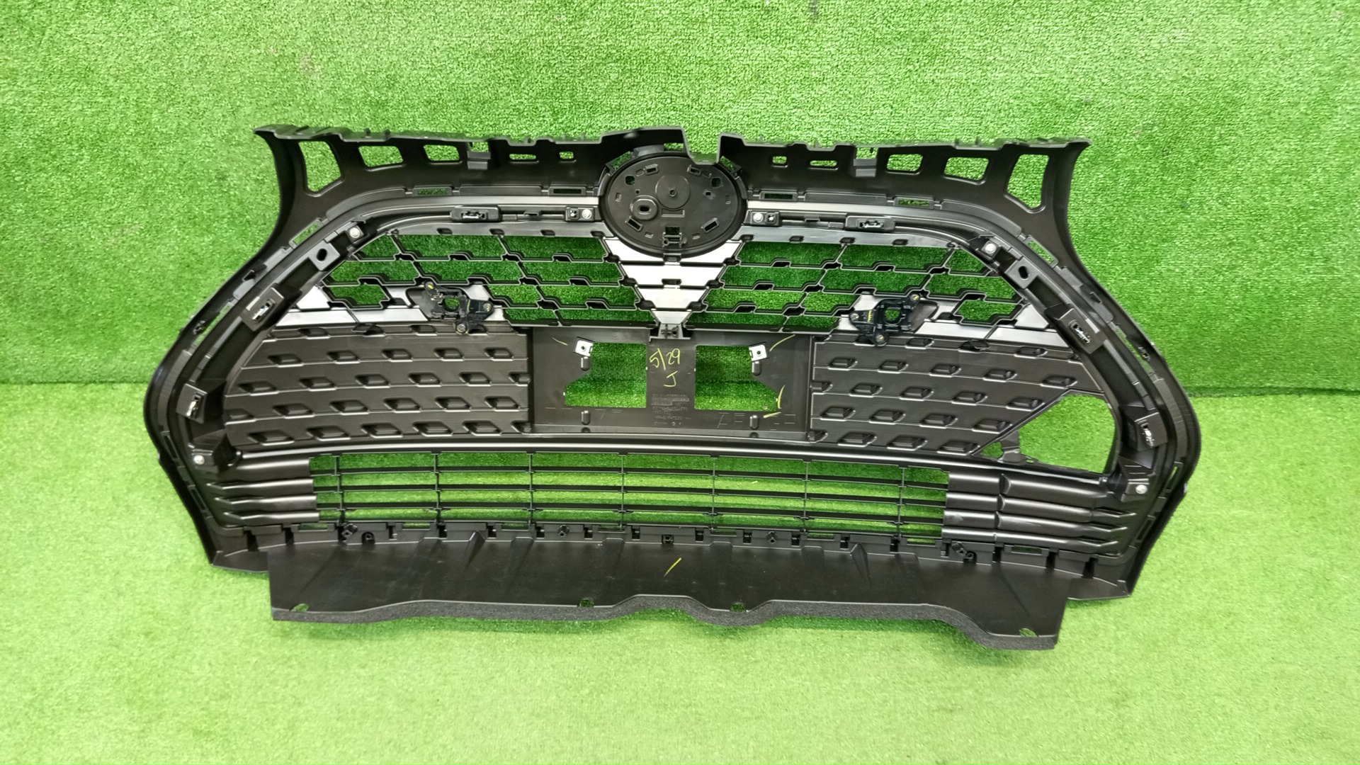 Решетка радиатора TOYOTA SIENTA NSP172G, NSP170G, NCP175G, NHP170G 53101-52690 4 ракурс Решетка радиатора TOYOTA SIENTA NSP172G, NSP170G, NCP175G, NHP170G 53101-52690 4 ракурс