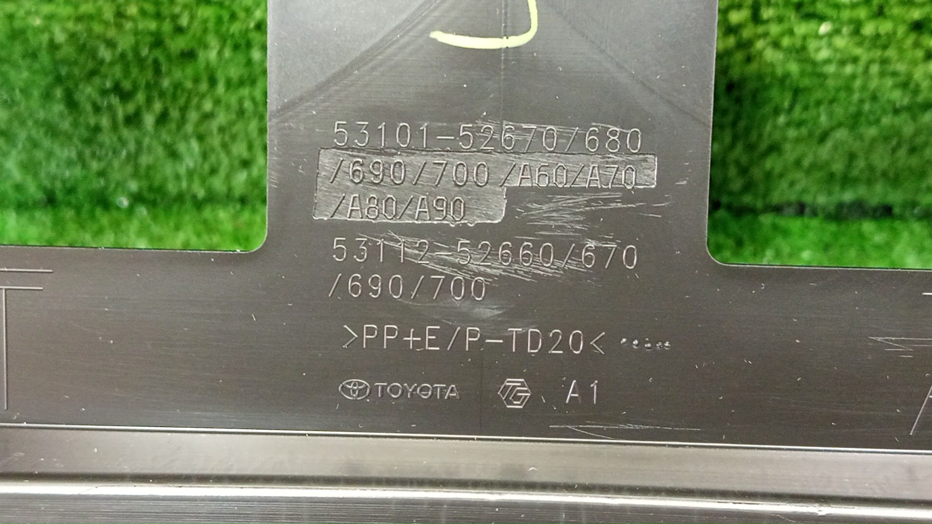 Решетка радиатора TOYOTA SIENTA NSP172G, NSP170G, NCP175G, NHP170G 53101-52690 5 ракурс Решетка радиатора TOYOTA SIENTA NSP172G, NSP170G, NCP175G, NHP170G 53101-52690 5 ракурс