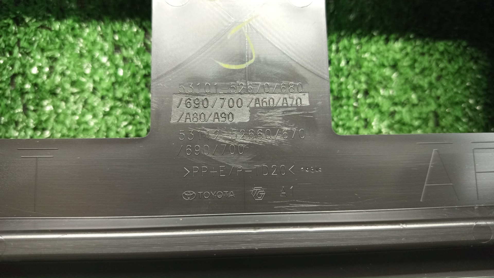 Решетка радиатора TOYOTA SIENTA NSP172G, NSP170G, NCP175G, NHP170G 53101-52700 3 ракурс Решетка радиатора TOYOTA SIENTA NSP172G, NSP170G, NCP175G, NHP170G 53101-52700 3 ракурс