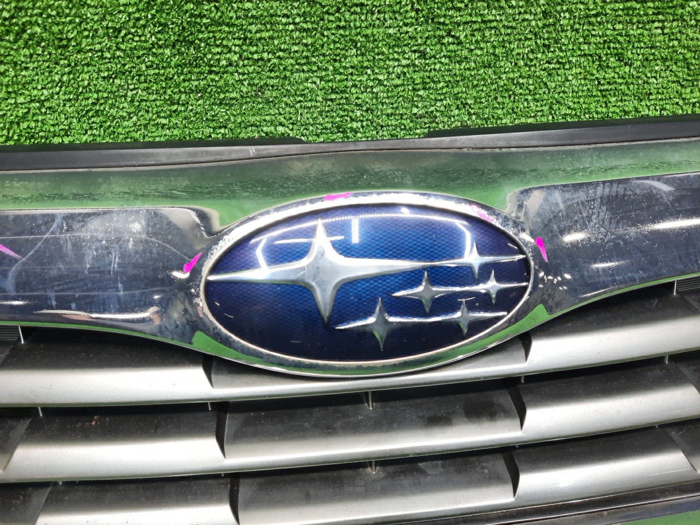 Решетка радиатора SUBARU FORESTER SHJ, SH5, SH9 2 ракурс
