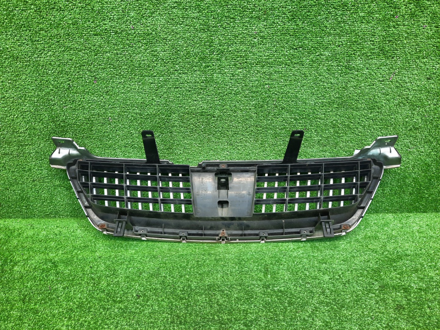Решетка радиатора NISSAN BLUEBIRD SYLPHY G10, QG10, FG10, TG10, QNG10 62310-8M400 4 ракурс