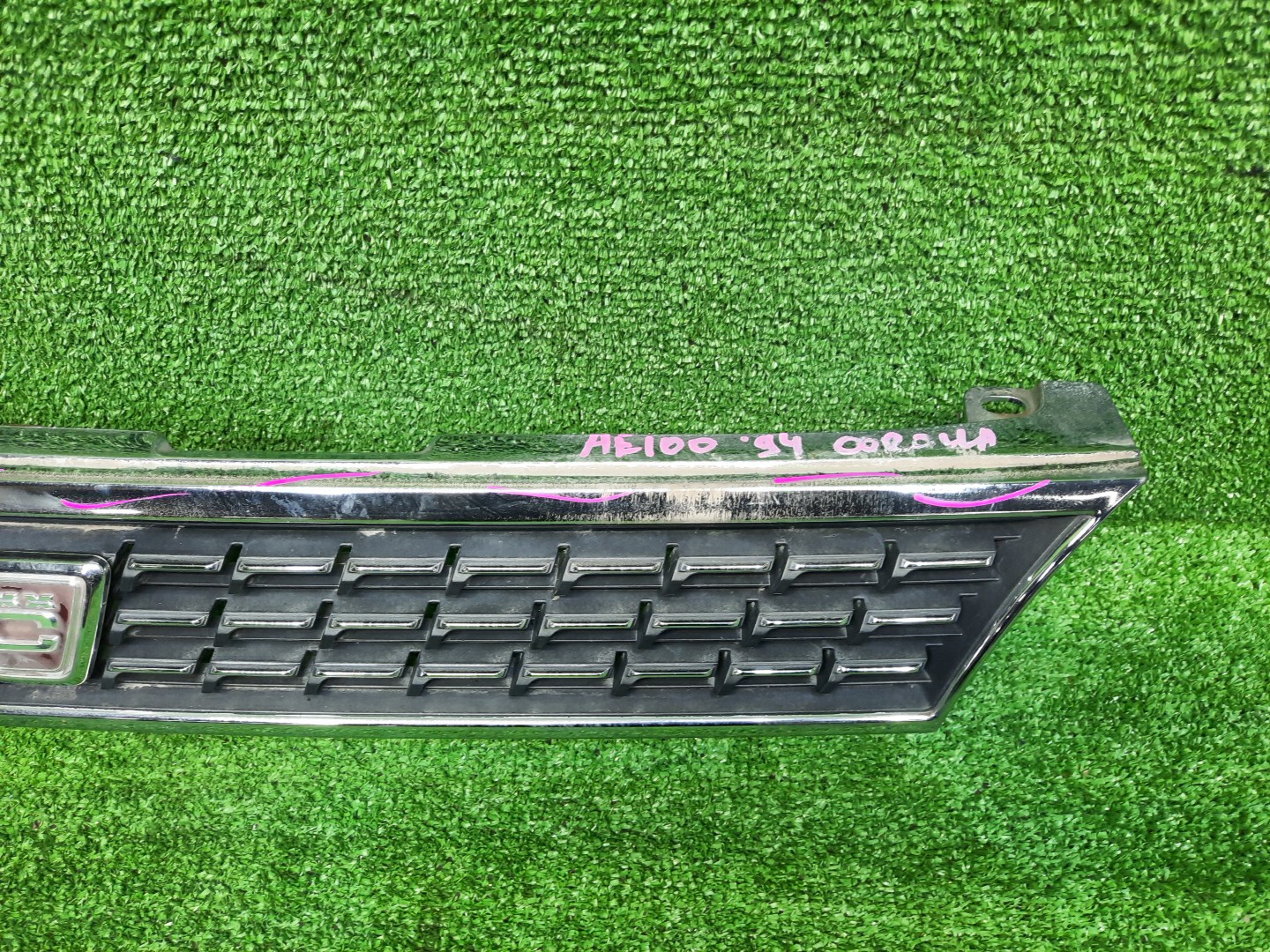 Решетка радиатора TOYOTA COROLLA AE100 53111-1A170 3 ракурс